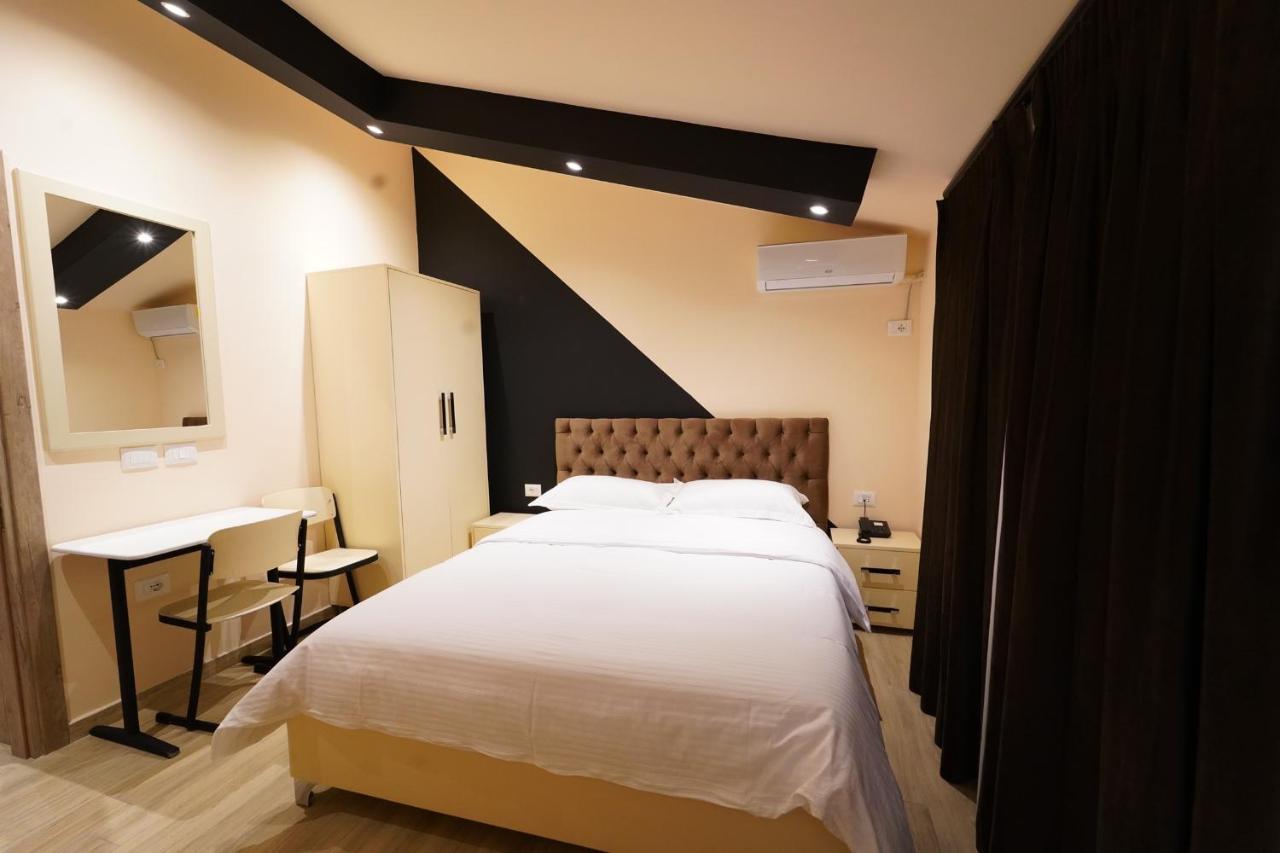 SR99 Hotel Tirana Buitenkant foto