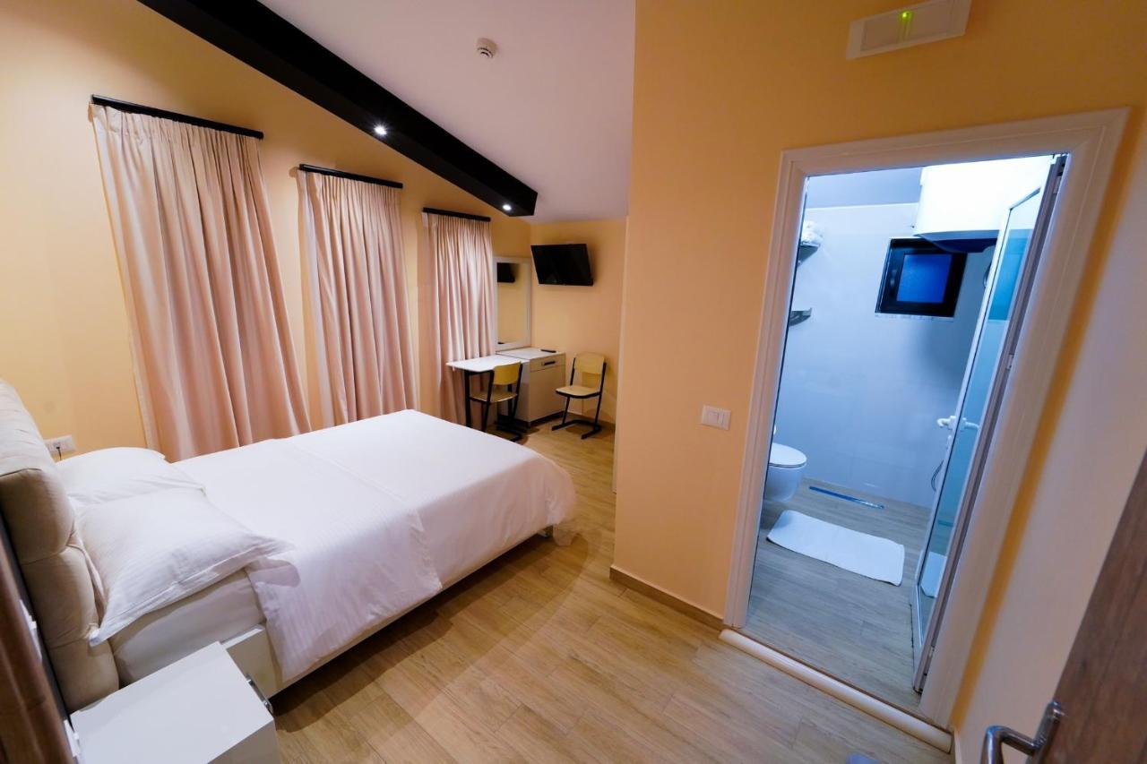 SR99 Hotel Tirana Buitenkant foto