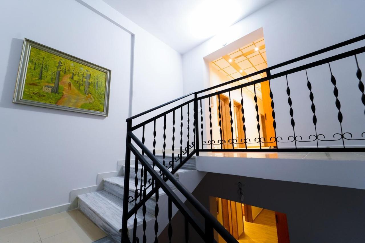 SR99 Hotel Tirana Buitenkant foto