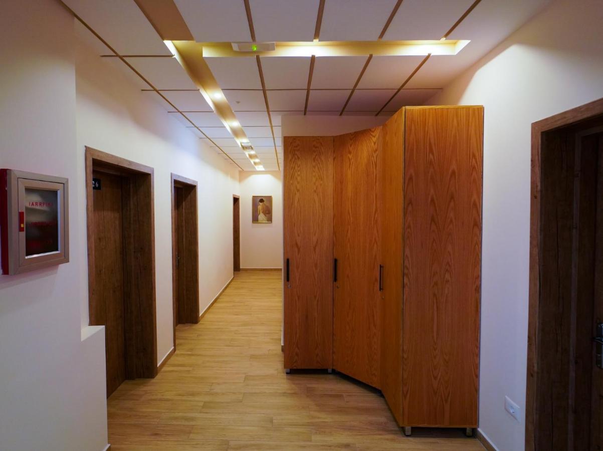 SR99 Hotel Tirana Buitenkant foto