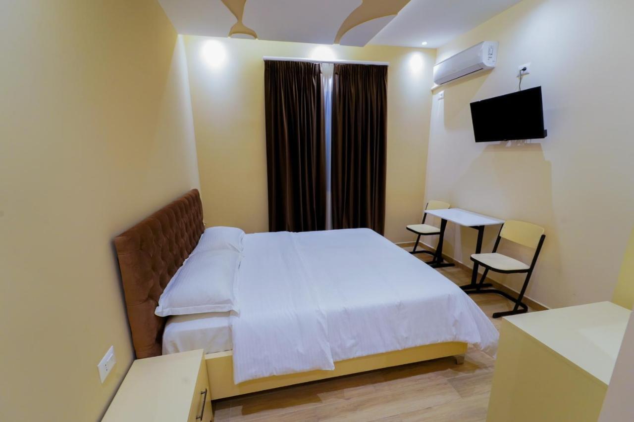 SR99 Hotel Tirana Buitenkant foto