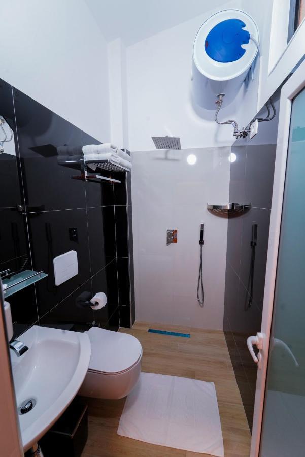 SR99 Hotel Tirana Buitenkant foto