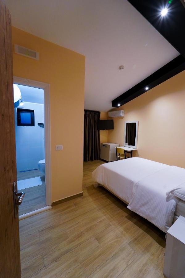 SR99 Hotel Tirana Buitenkant foto