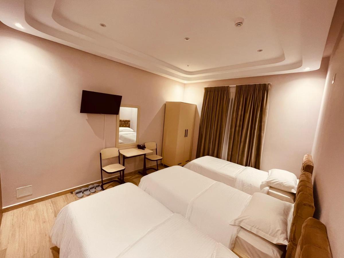 SR99 Hotel Tirana Buitenkant foto