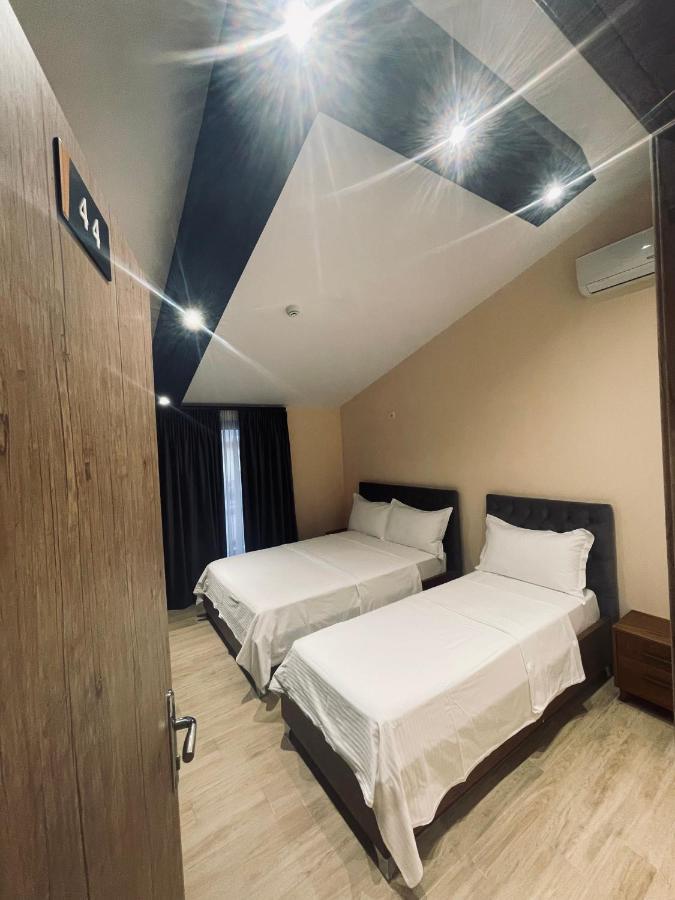 SR99 Hotel Tirana Buitenkant foto